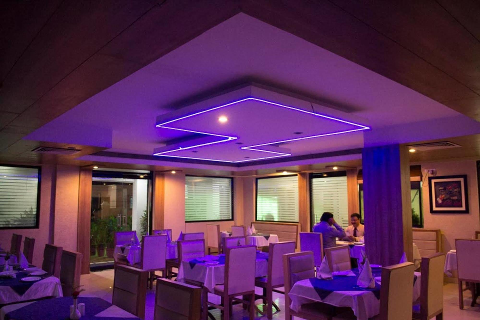 Oyo 1359 Hotel Best Inn Бхубанешвара Экстерьер фото