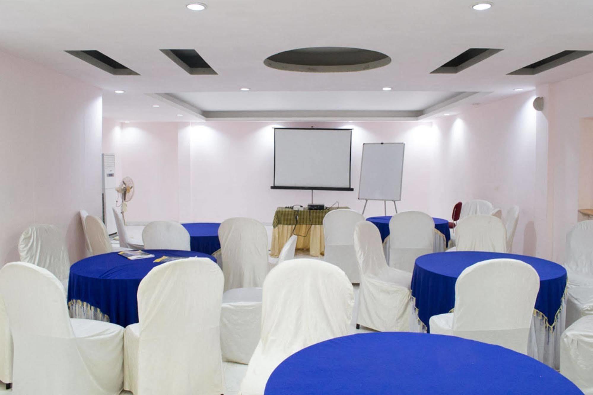 Oyo 1359 Hotel Best Inn Бхубанешвара Экстерьер фото
